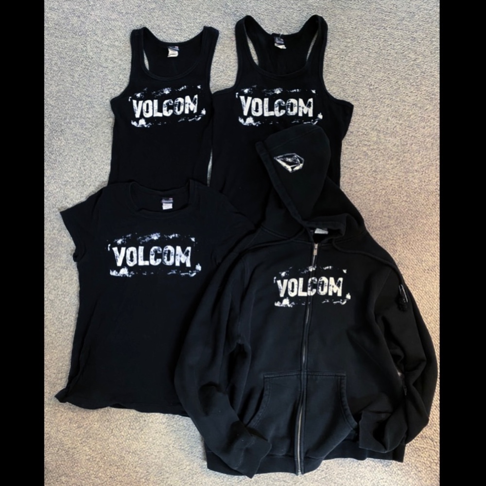 🚨NOT FOR SALE🚨 🖤Favorite VOLCOM items EVER!🤍
